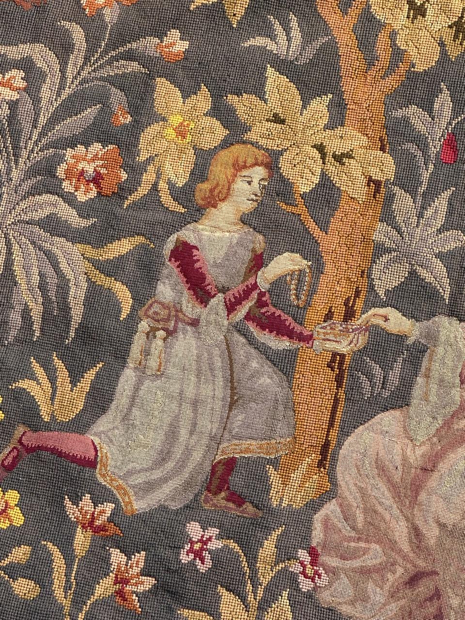 bonito tapiz jacquard de diseño medieval francés antiguo estilo Aubusson en venta 4