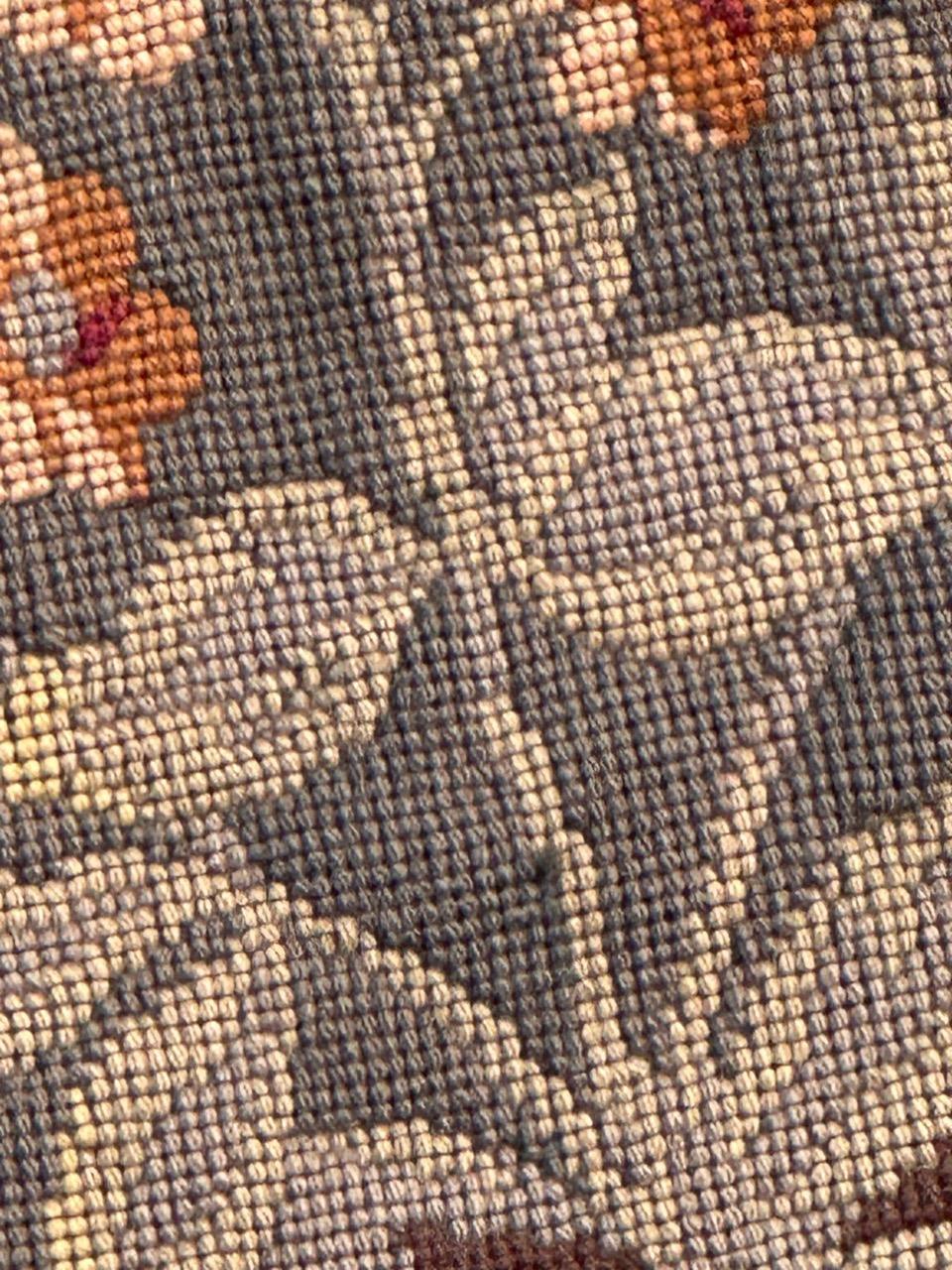 bonito tapiz jacquard de diseño medieval francés antiguo estilo Aubusson en venta 7