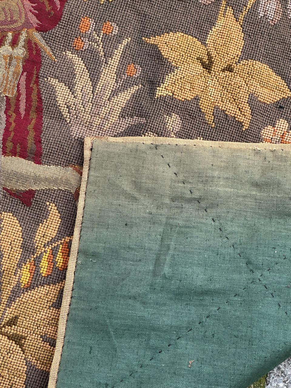 bonito tapiz jacquard de diseño medieval francés antiguo estilo Aubusson en venta 10