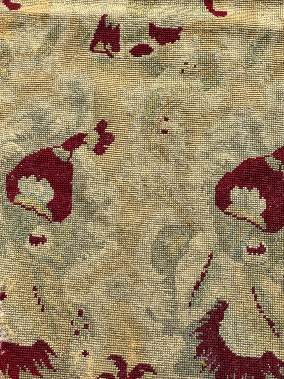 Bonito tapiz antiguo francés de punto de aguja para cubrir sillas Aubusson en venta