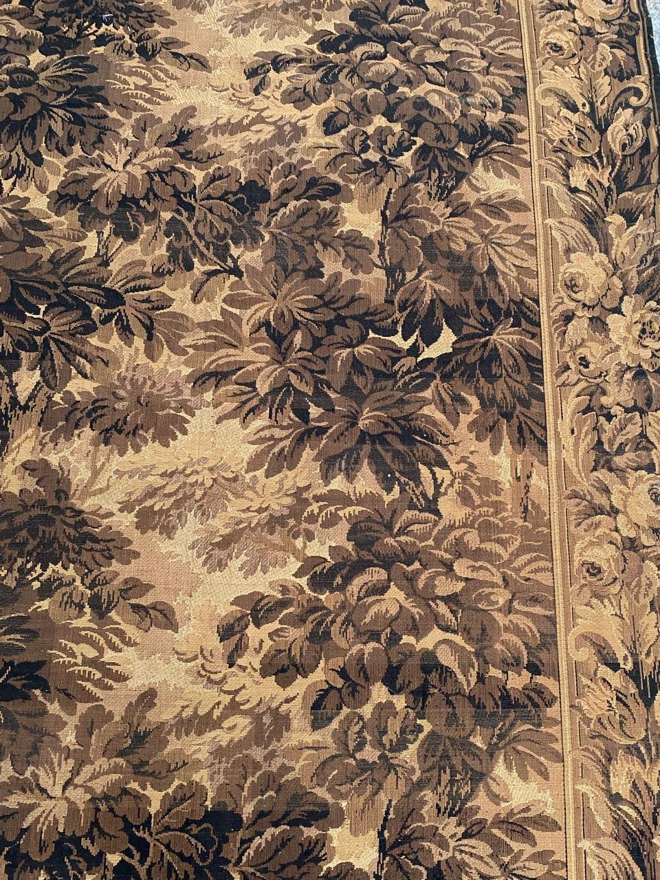 Fait à la machine La jolie tapisserie à panneaux française ancienne de Bobyrug en vente