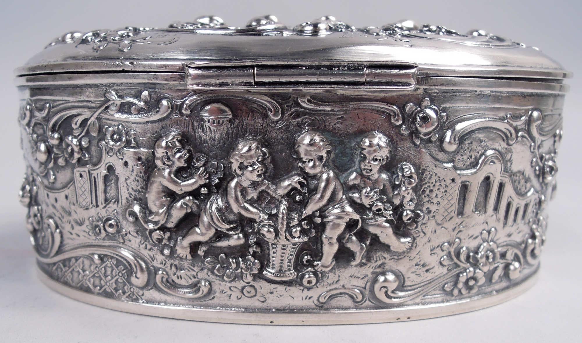 Hübsche antike deutsche Rokoko Silber Trinket Box (Vergoldet) im Angebot