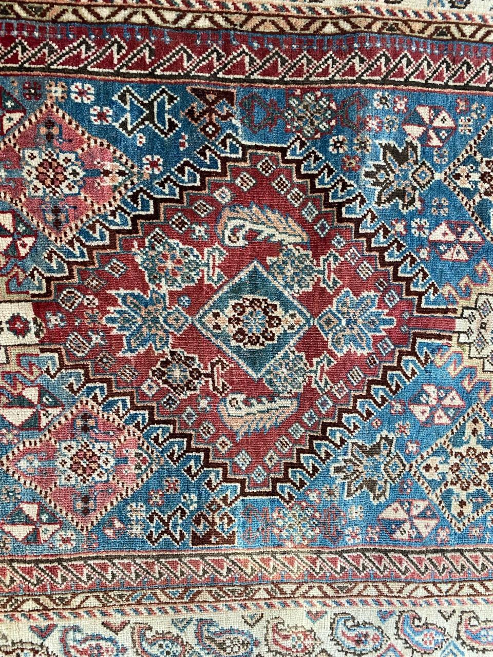 Tribal Joli tapis ancien de Ghashghai de Bobyrug en vente