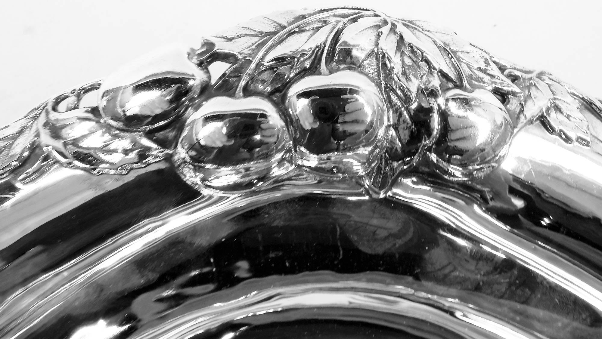 American Pretty Antique Gorham Edwardian Sterling Silver Berry Bowl For Sale