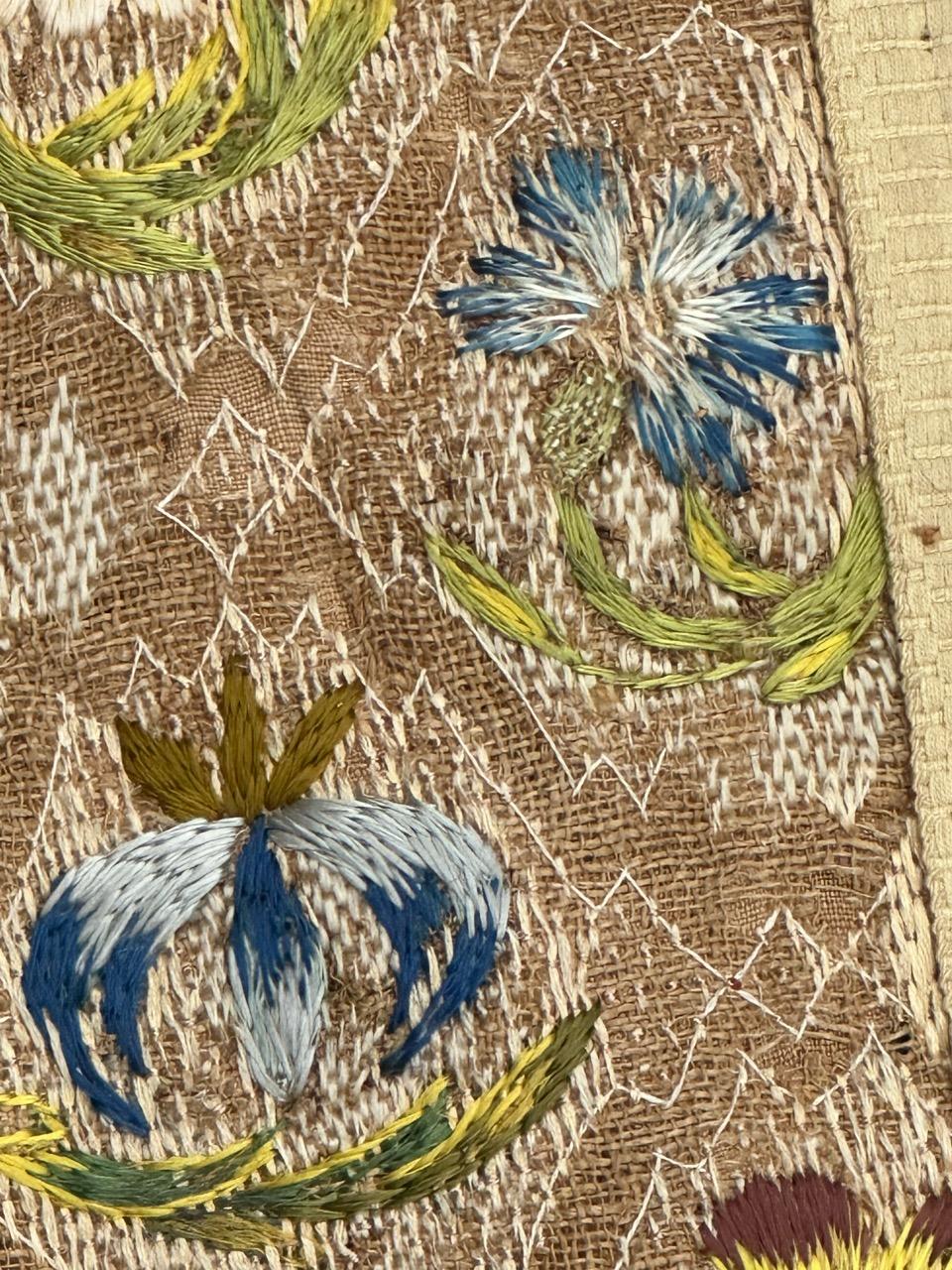 Pretty antique Hungarian embroidery tissue For Sale 7