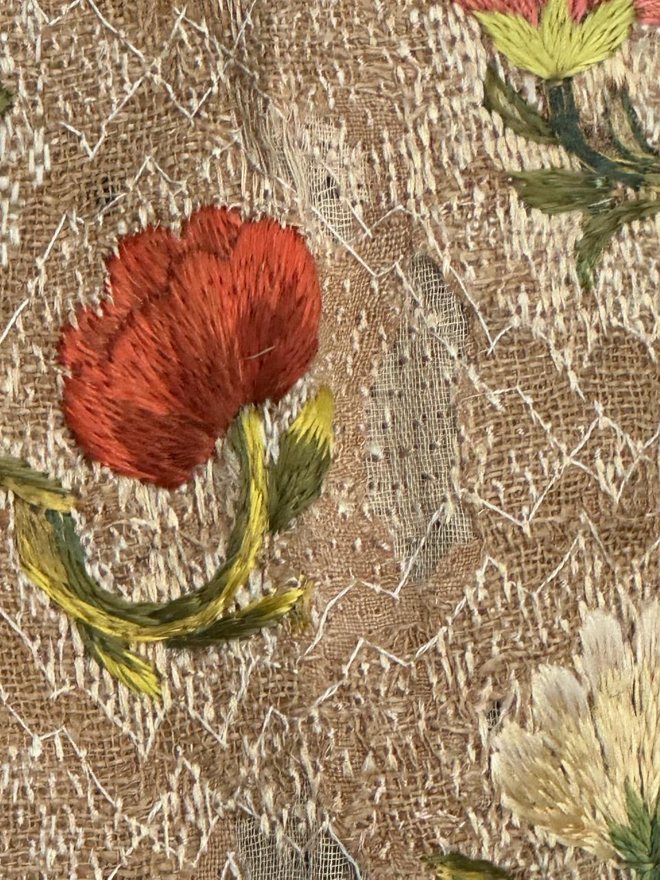 Pretty antique Hungarian embroidery tissue For Sale 1