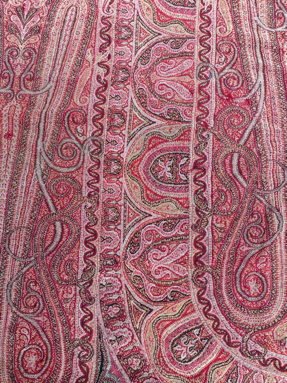 Late 19th century Indian Kashmir shawl fragment with beautiful floral design and beautiful natural colors, entirely hand embroidered with silk and wool.