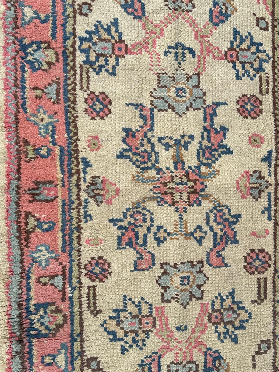 Nice early 20th century Moroccan rug with a design of the Smyrne and oushak rugs, with a white field, pink, green and blue in design, entirely hand knotted with wool on cotton foundation 
Small wears 
✨✨✨
