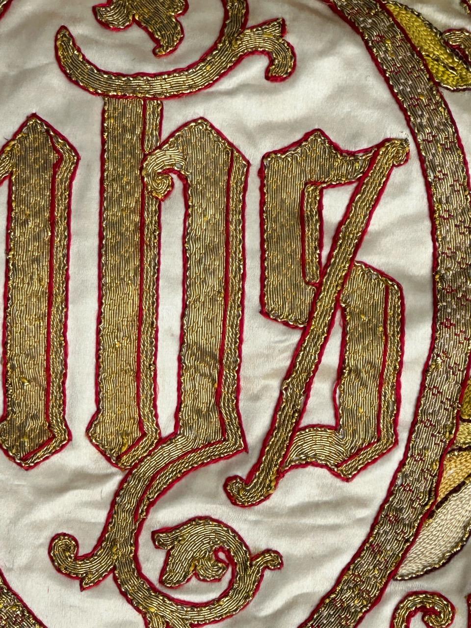 Pretty antique religious embroidery tissue For Sale 2