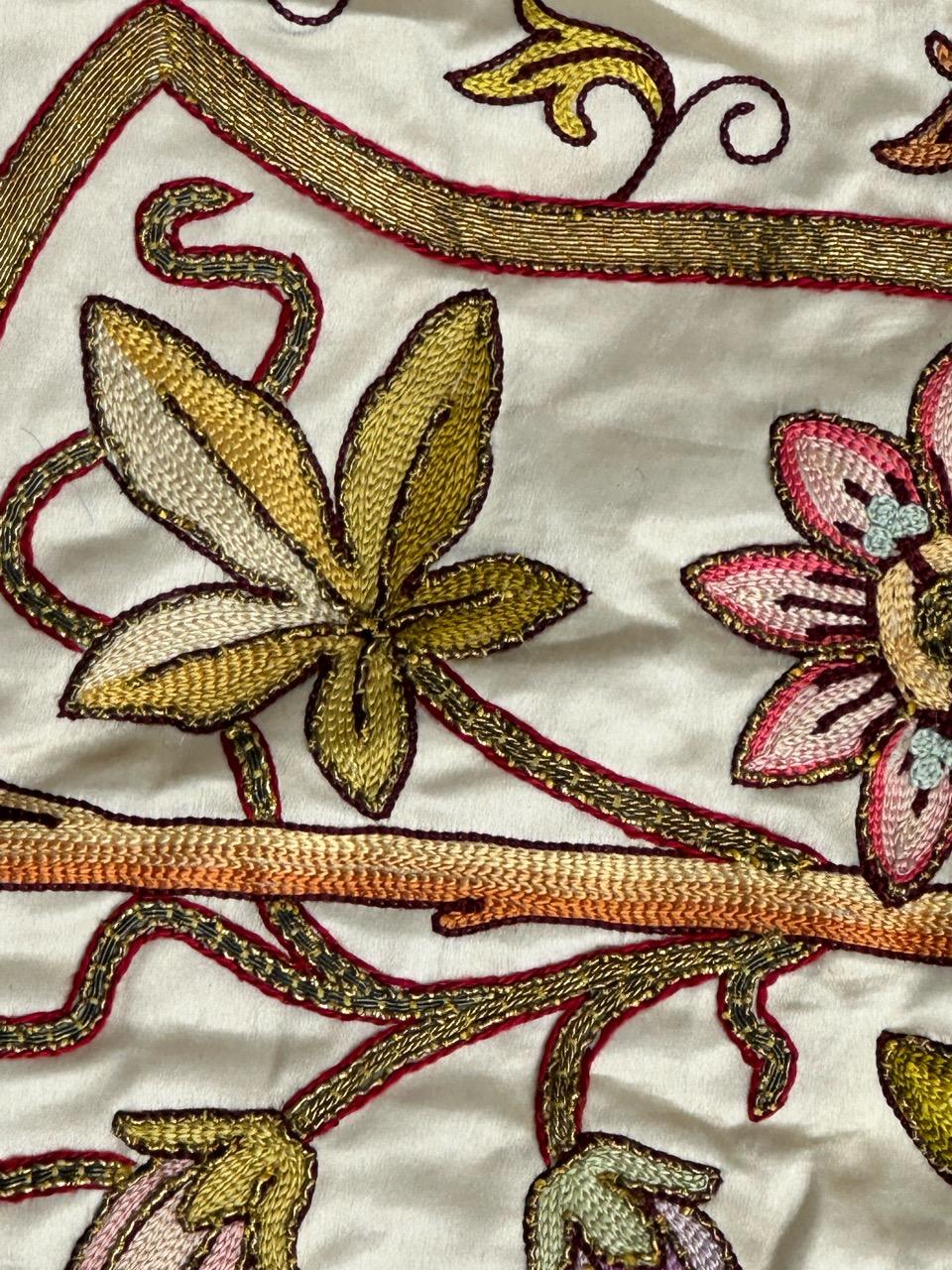 Pretty antique religious embroidery tissue For Sale 3