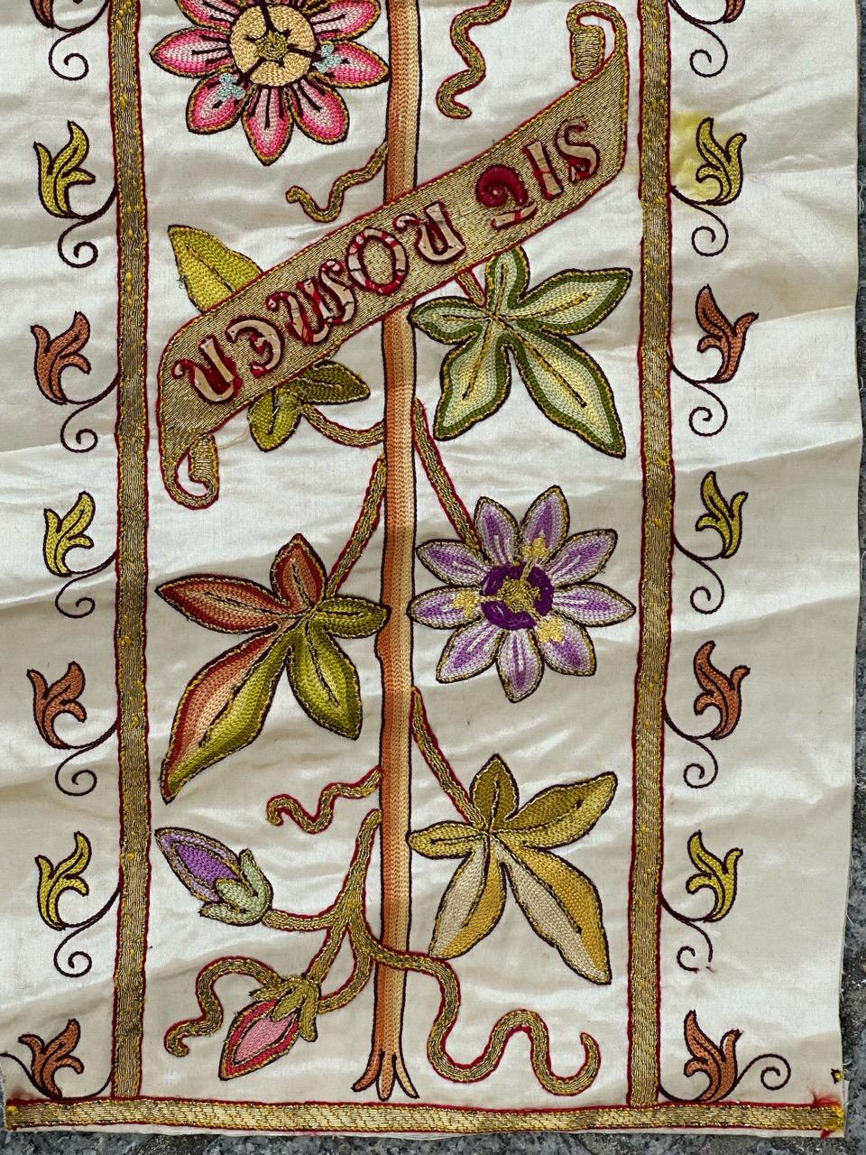 Bonito tejido bordado religioso antiguo Francés en venta