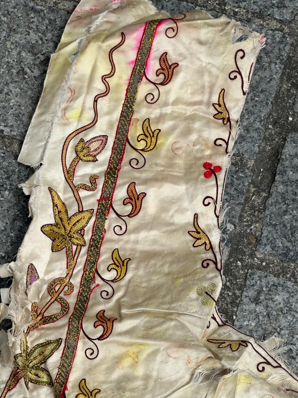 20th Century Pretty antique religious embroidery tissue For Sale