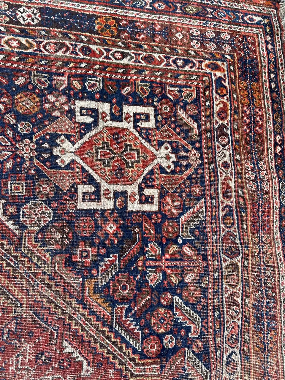 Pretty antique Shiraz rug fair conditions For Sale 3