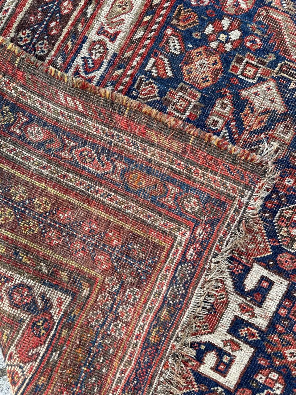 Pretty antique Shiraz rug fair conditions For Sale 11