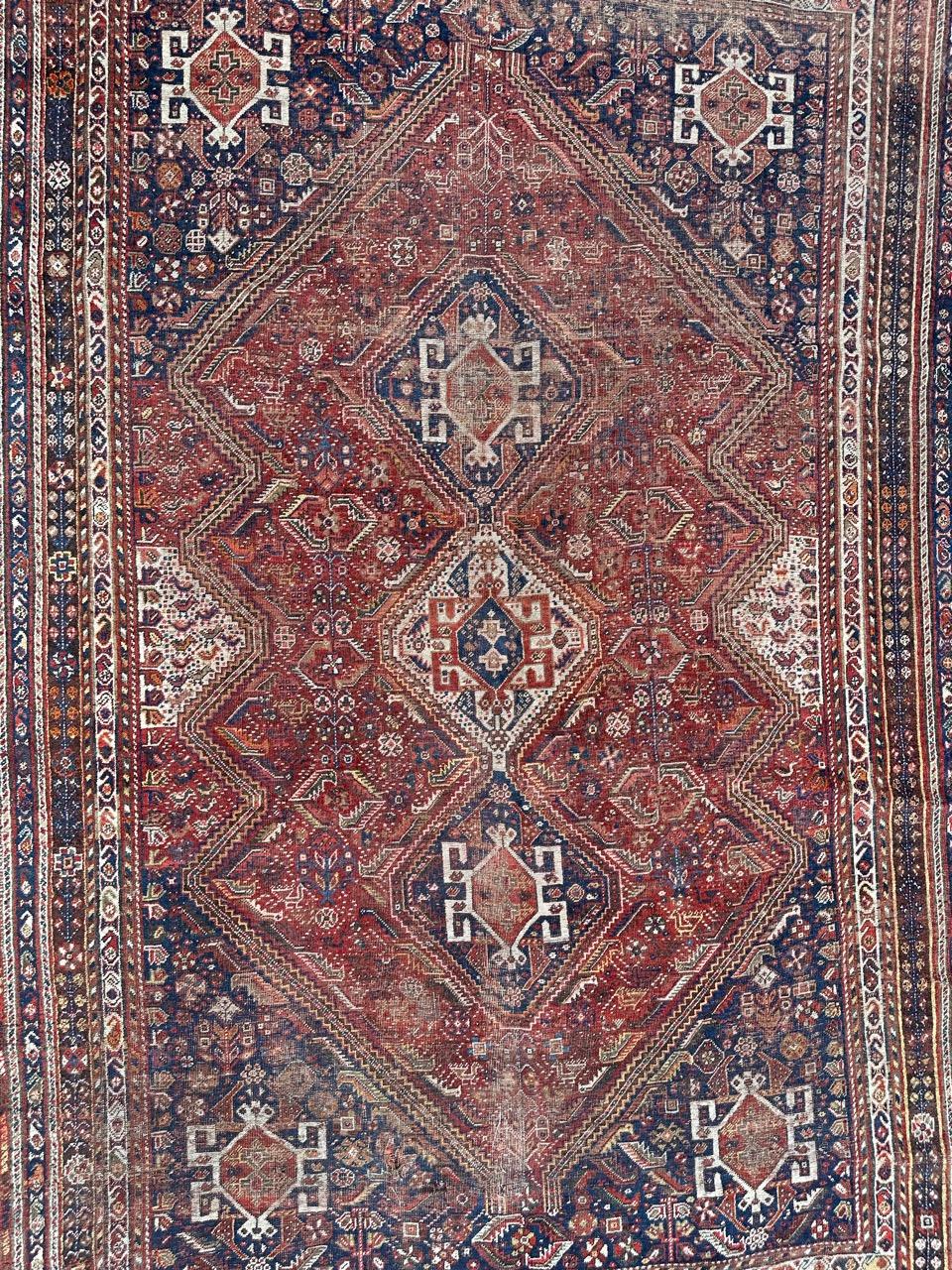 Very beautiful late 19th century distressed Shiraz rug with beautiful geometrical and tribal design and nice natural colours with red, blue, orange and white, entirely and finely hand knotted with wool on wool foundation 

✨✨✨
