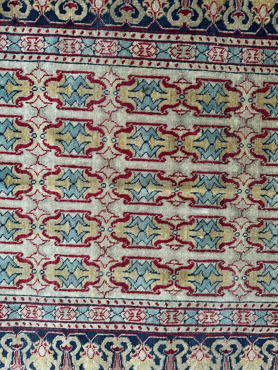 Noué à la main Joli tapis ancien de Tabriz de Bobyrug  en vente