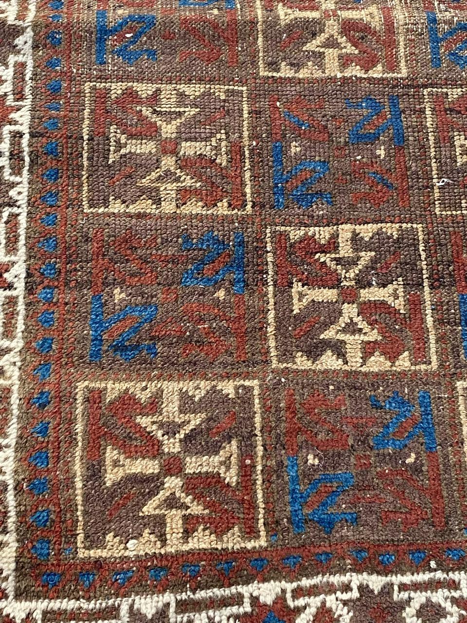 Sehr schöner Belutsch-Teppich aus dem späten 19. Jahrhundert mit schönem geometrischem Muster und schönen natürlichen Farben, komplett handgeknüpft mit Wollsamt auf Wollfond.

✨✨✨

