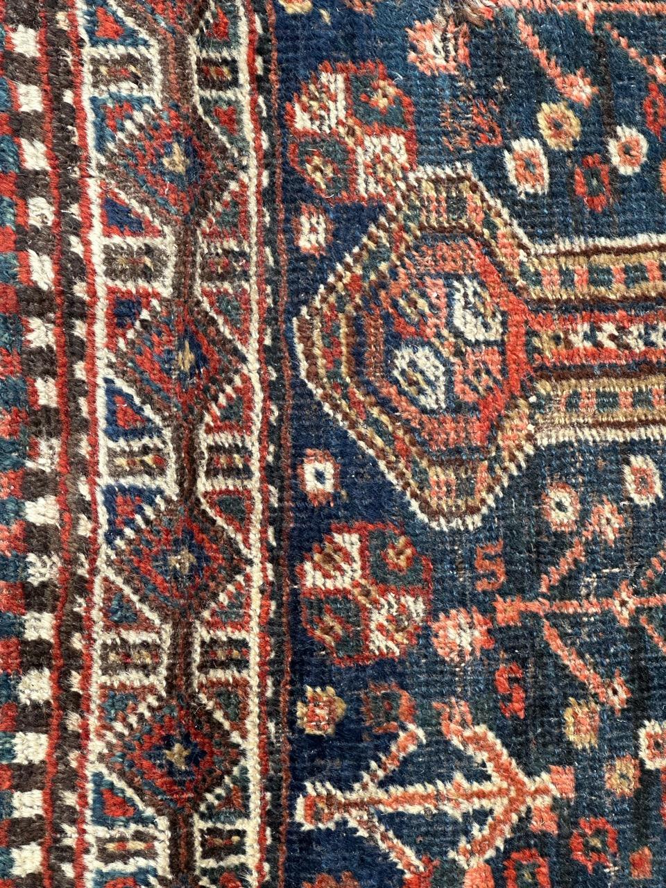 Pretty antique tribal Shiraz rug  In Good Condition For Sale In Saint Ouen, FR