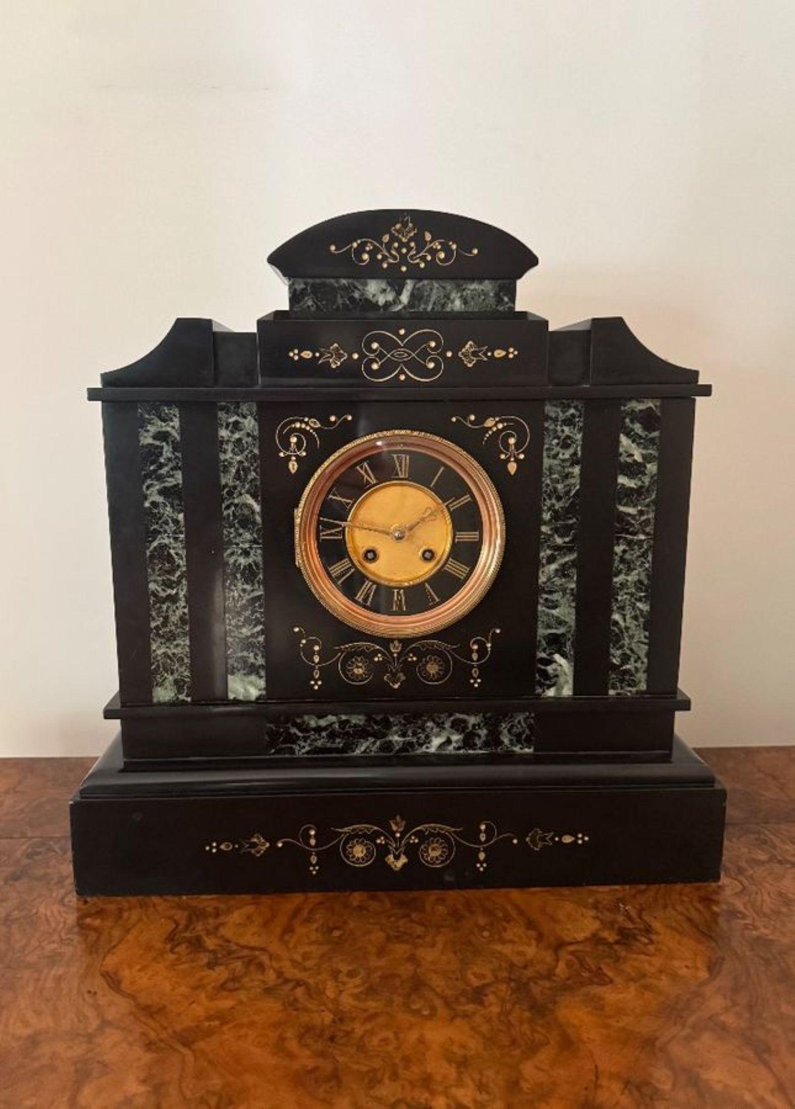 XIXe siècle Jolie horloge de manteau victorienne incrustée de marbre en vente