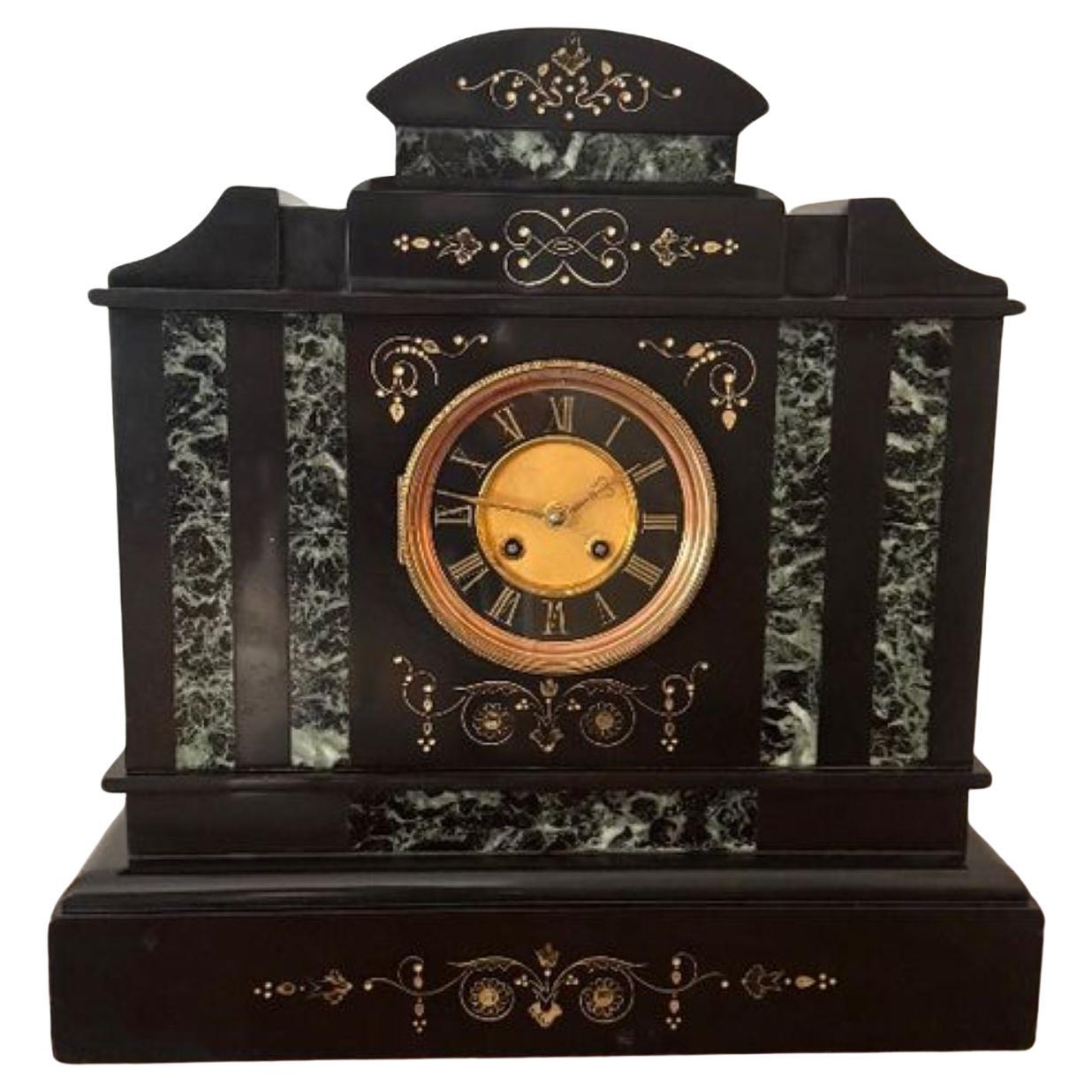 Grazioso orologio da camino antico vittoriano con intarsio di marmo