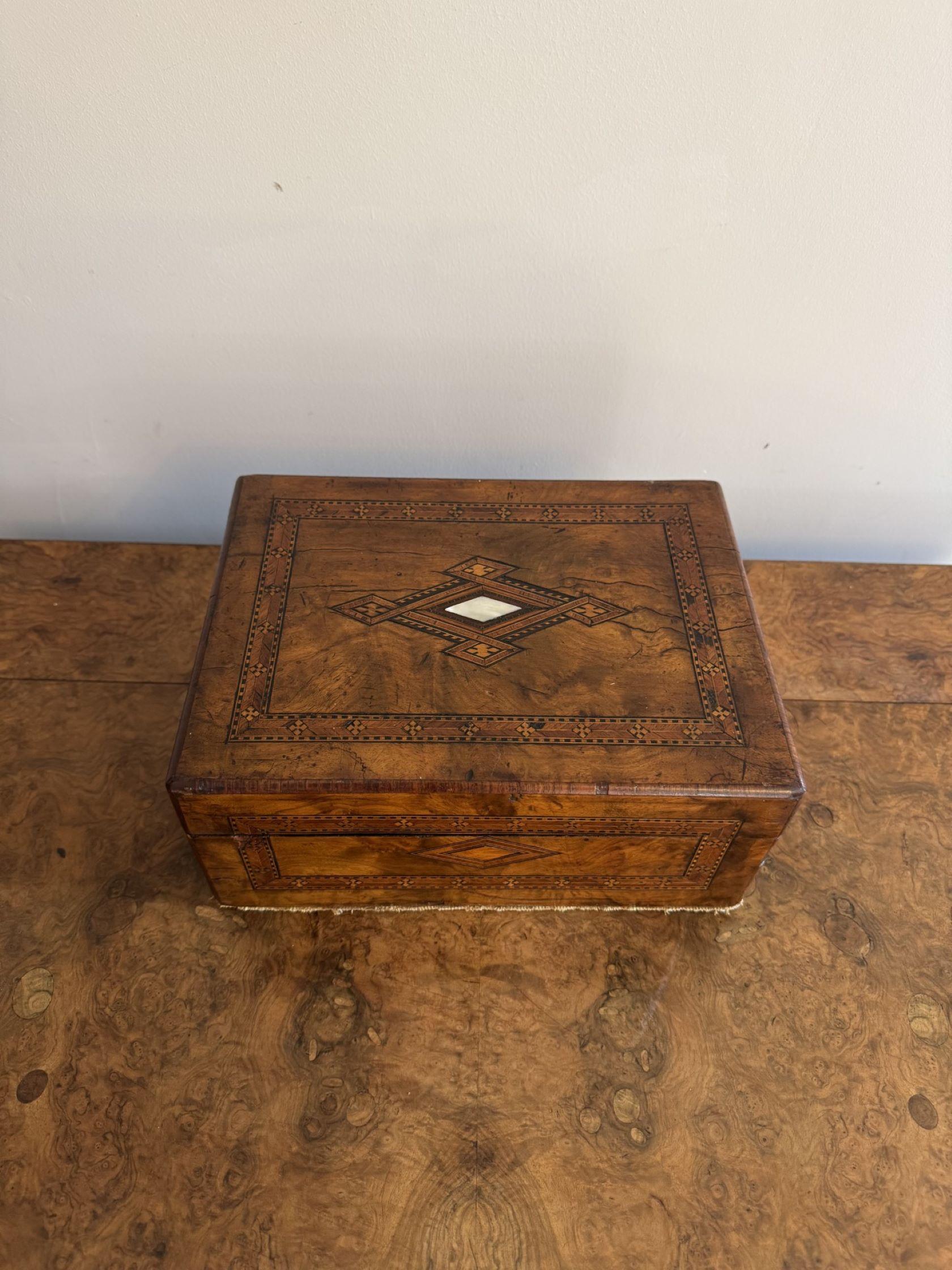 Bonita caja de baratijas victoriana antigua de Tunbridge Ware con incrustaciones siglo XIX en venta