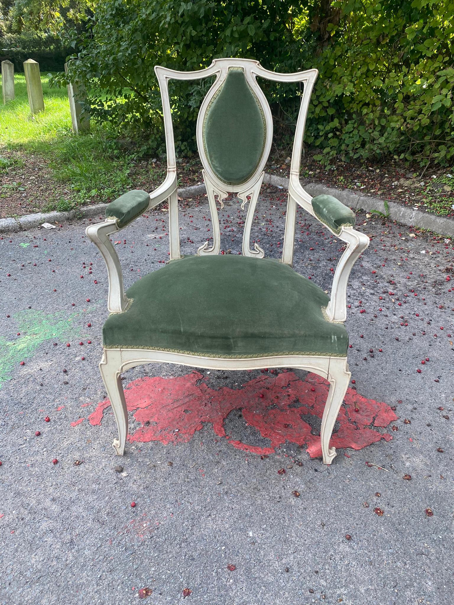 Pretty Art Nouveau Living Room circa 1900 For Sale 2