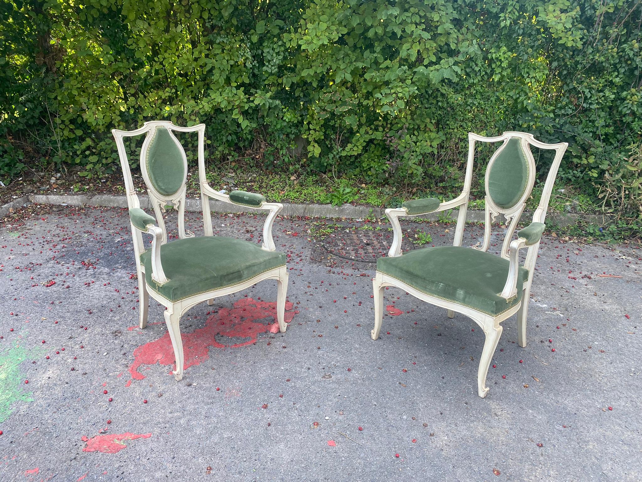 pretty art nouveau living room circa 1900
including 1 bench, 2 armchairs and two chairs.
everything is in good condition, some marks on the velvet, but it can be used immediately
nice patina, elegant movements very 1900.