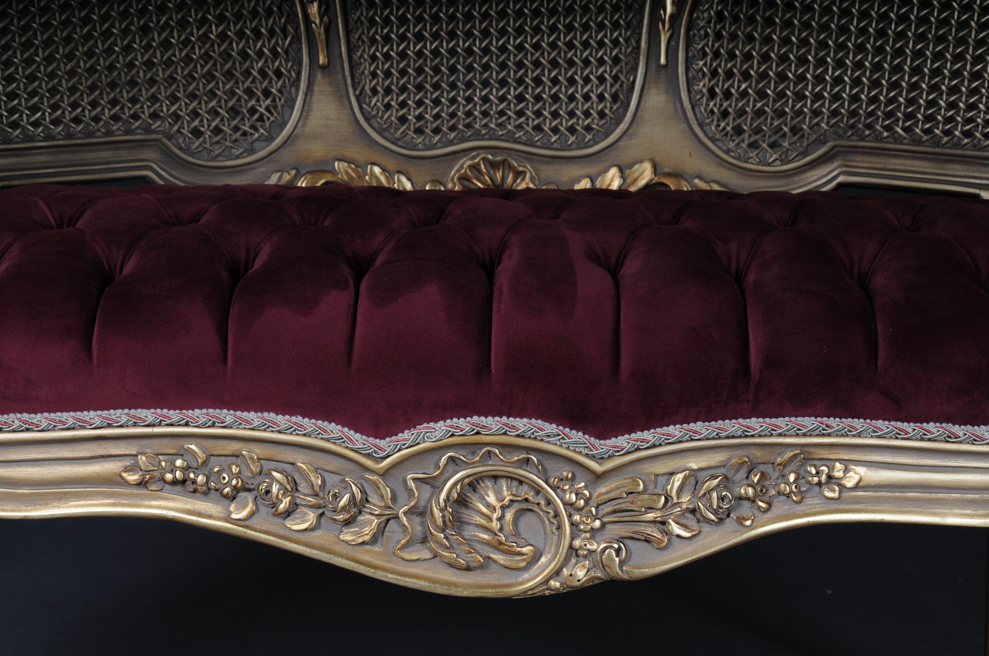 Pretty baroque bench, sofa in Louis XV style.

Petite French bench, sofa in the Louis XV style. Semicircular rising, plaited backrest framing with rocaille crowning. Profiled frame on curved legs.

(B-Dom-104).