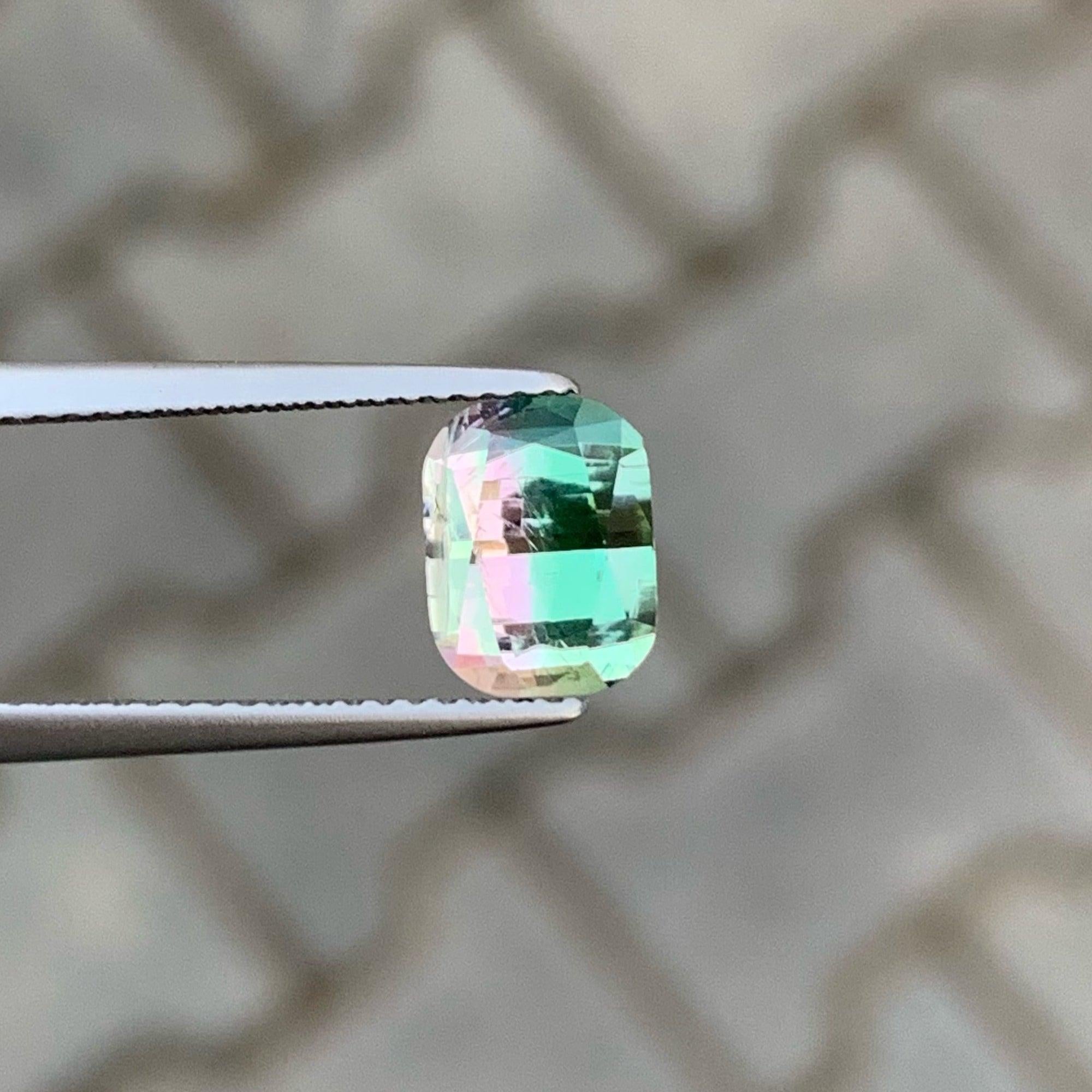 Taille coussin Belle pierre précieuse tourmaline naturelle bicolore de 2,90 carats, pierre précieuse tourmaline pour bague en vente
