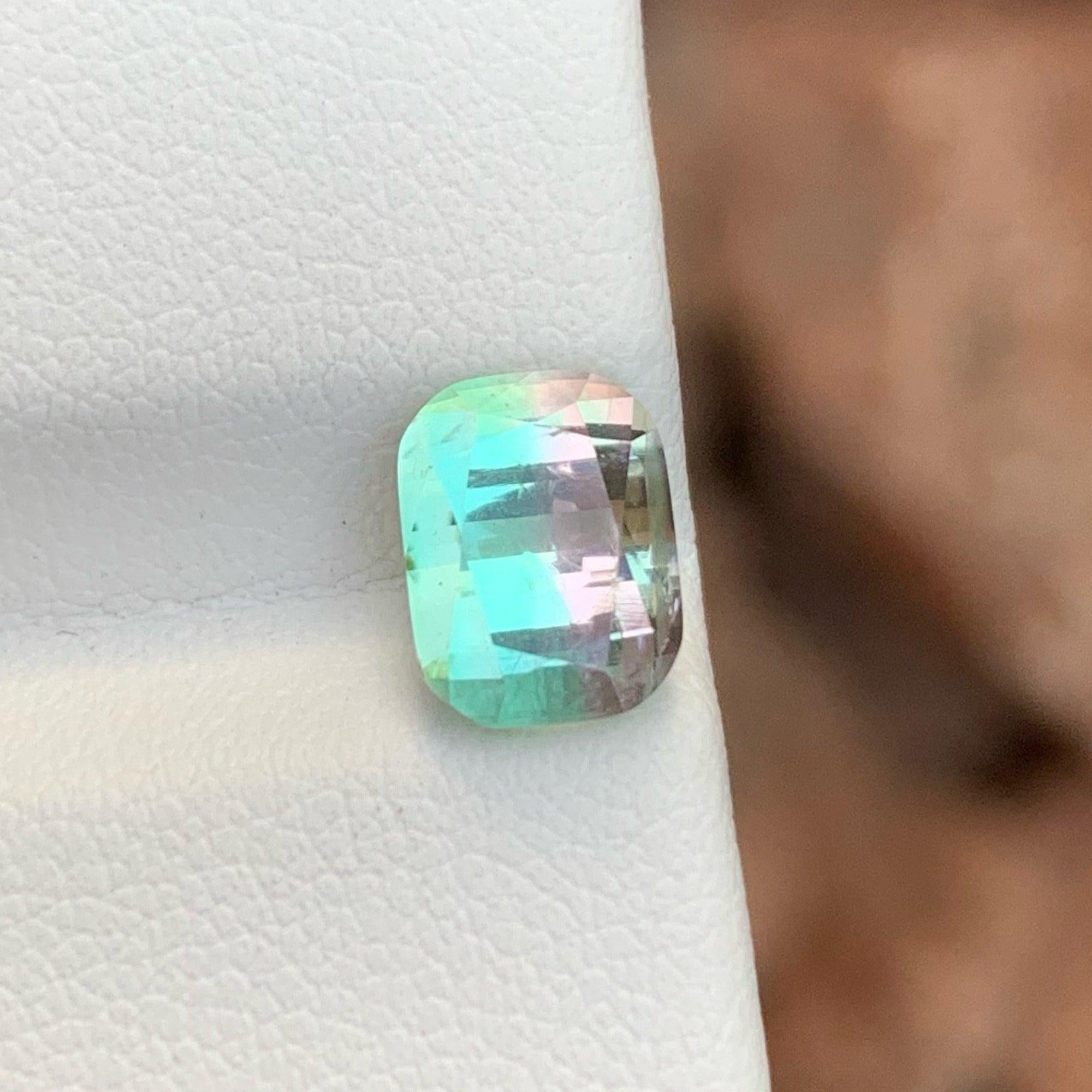 Belle pierre précieuse tourmaline naturelle bicolore de 2,90 carats, pierre précieuse tourmaline pour bague Neuf - En vente à Bangkok, TH