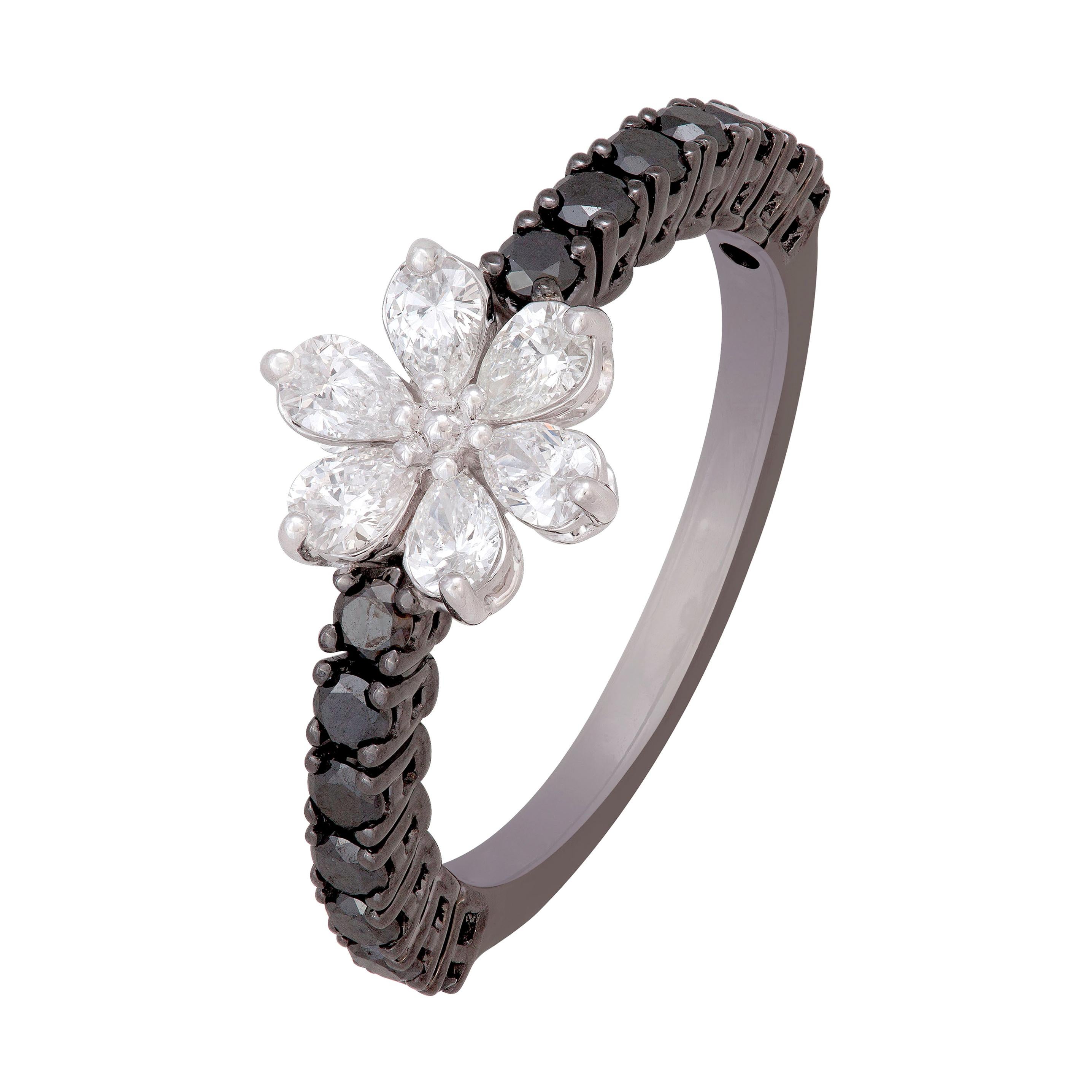 Pretty Black White Diamond White Gold 18k Ring for Her For Sale