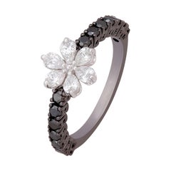 Jolie bague pour elle en or blanc 18k avec diamant noir et blanc