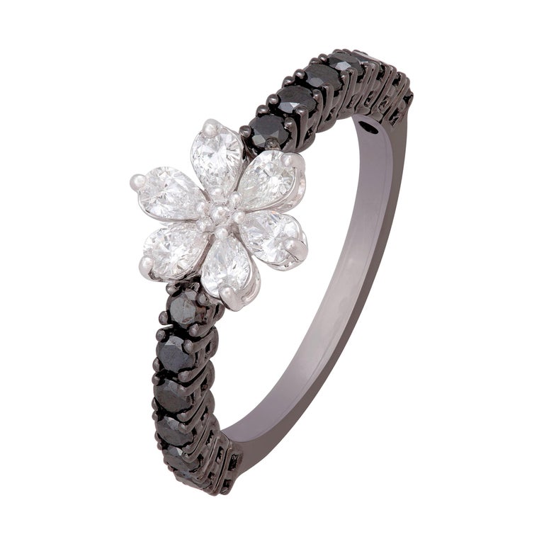 Pretty Black White Diamond White Gold 18k Ring for Her For Sale at 1stDibs