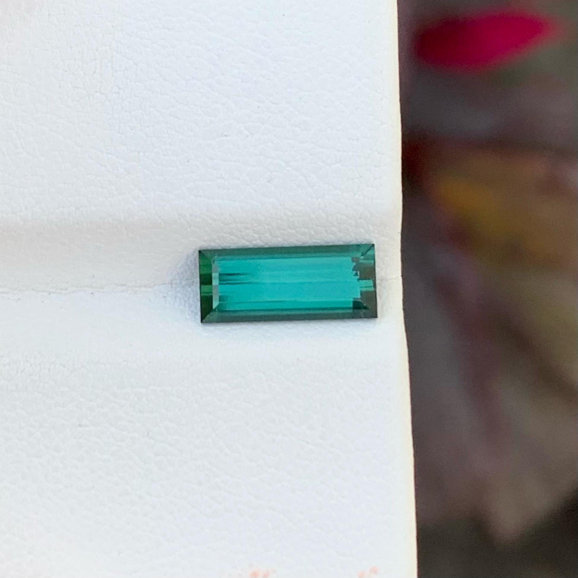 Belle tourmaline indicolite bleue pierre précieuse non sertie de 1,90 carat pour bijoux en vente 1