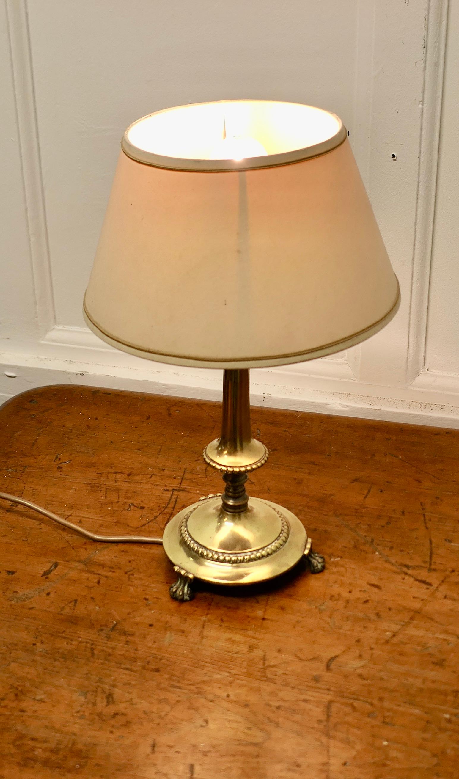 Pretty Brass Table Lamp   This is a good quality brass piece  In Good Condition In Chillerton, Isle of Wight