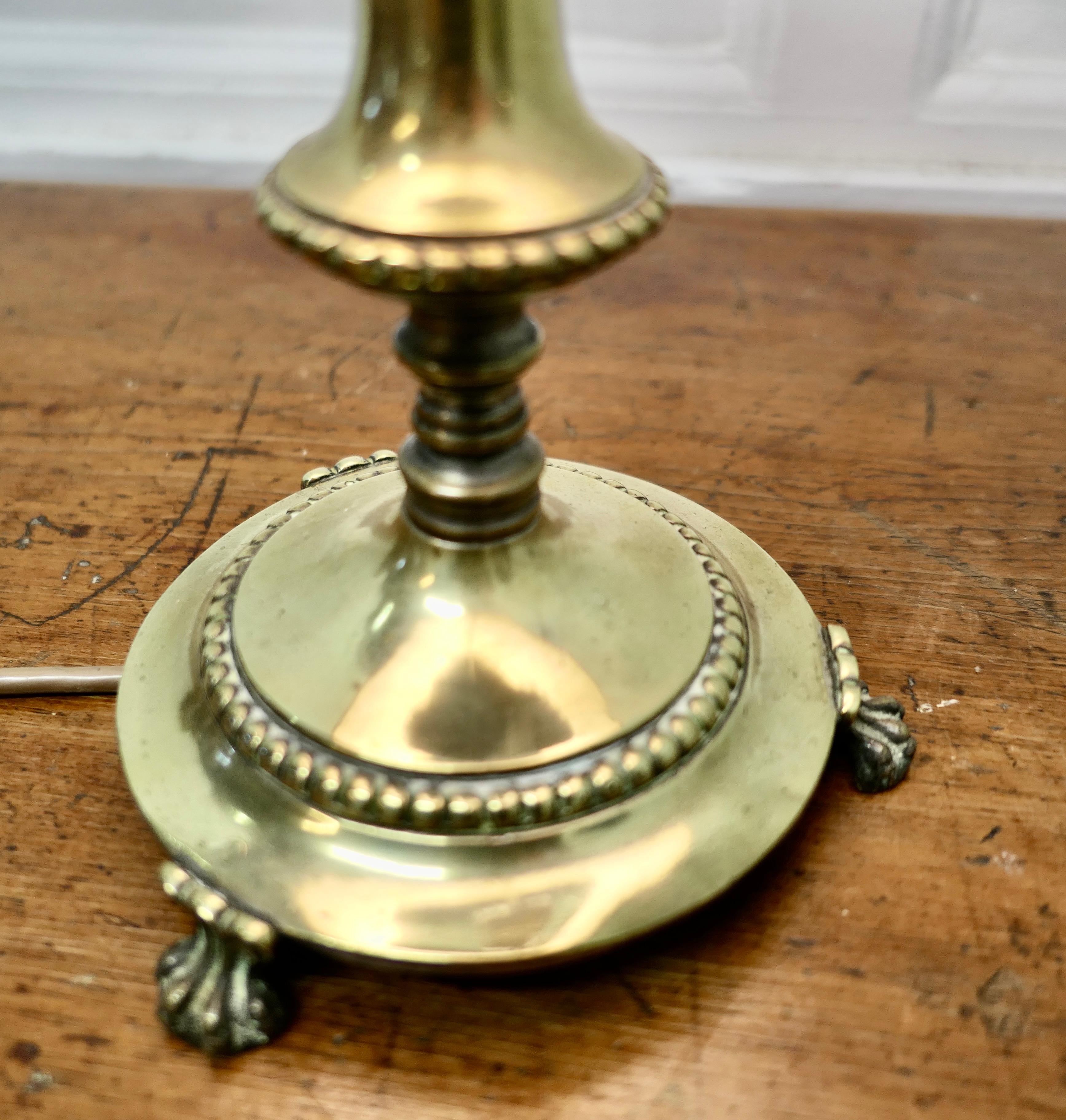Early 20th Century Pretty Brass Table Lamp   This is a good quality brass piece 