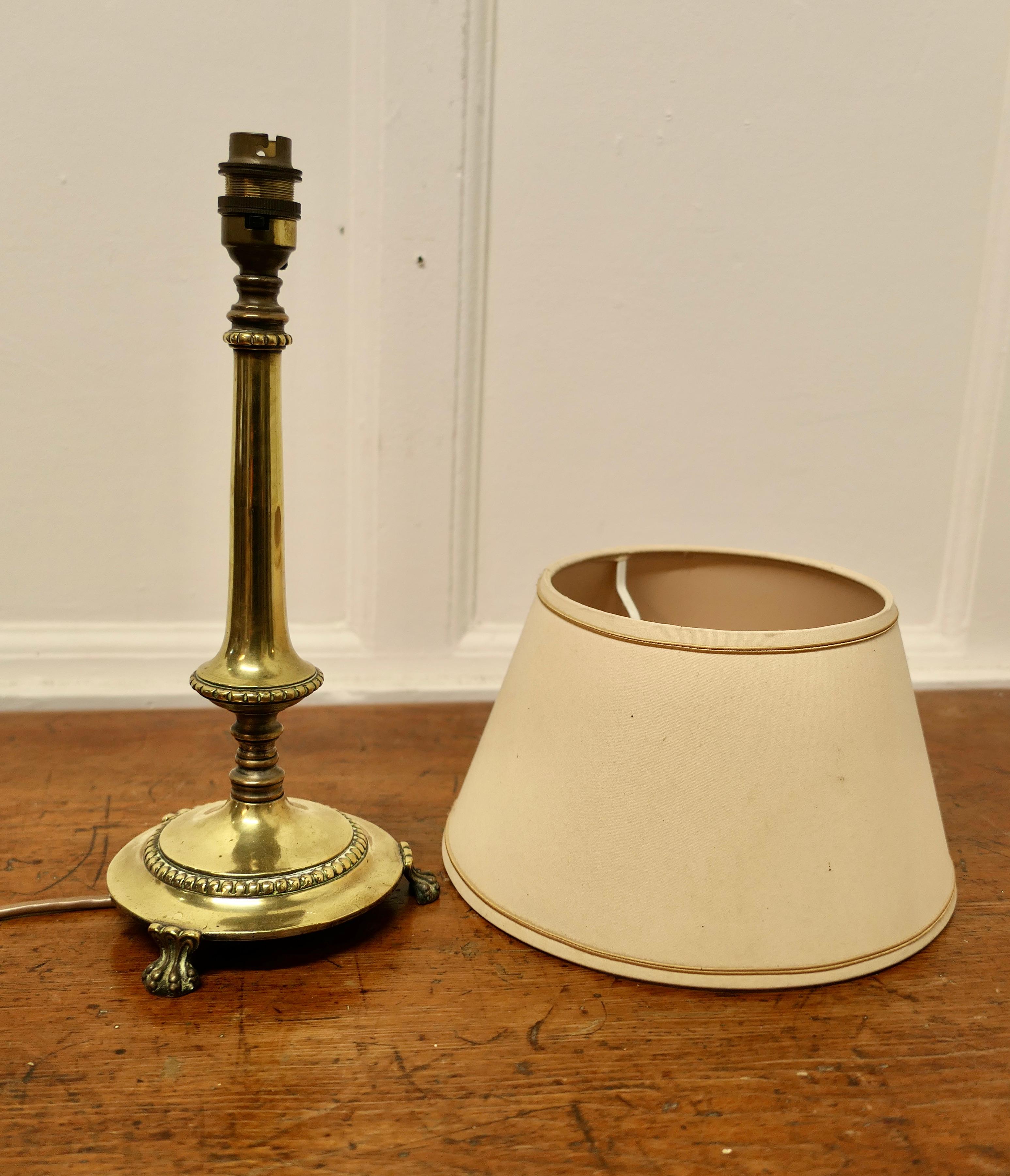 Pretty Brass Table Lamp   This is a good quality brass piece  1