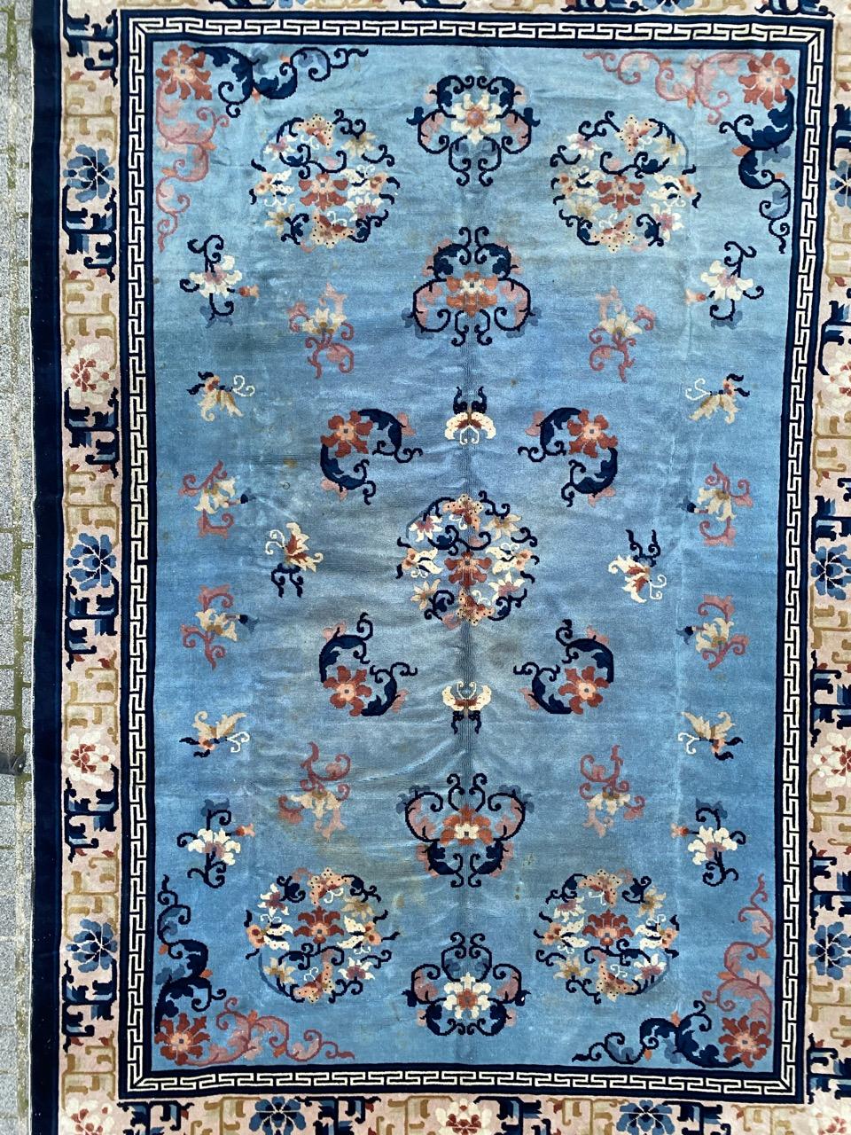 Sehr schöner chinesischer Peking-Teppich aus der Mitte des Jahrhunderts mit schönem chinesischen Art-Déco-Design und schönen Farben, fein und vollständig handgeknüpft mit Wollsamt auf Baumwollbasis.

✨✨✨
