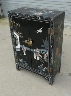 Pretty Chinoiserie Cupboard Decorated with Birds and Flowers n