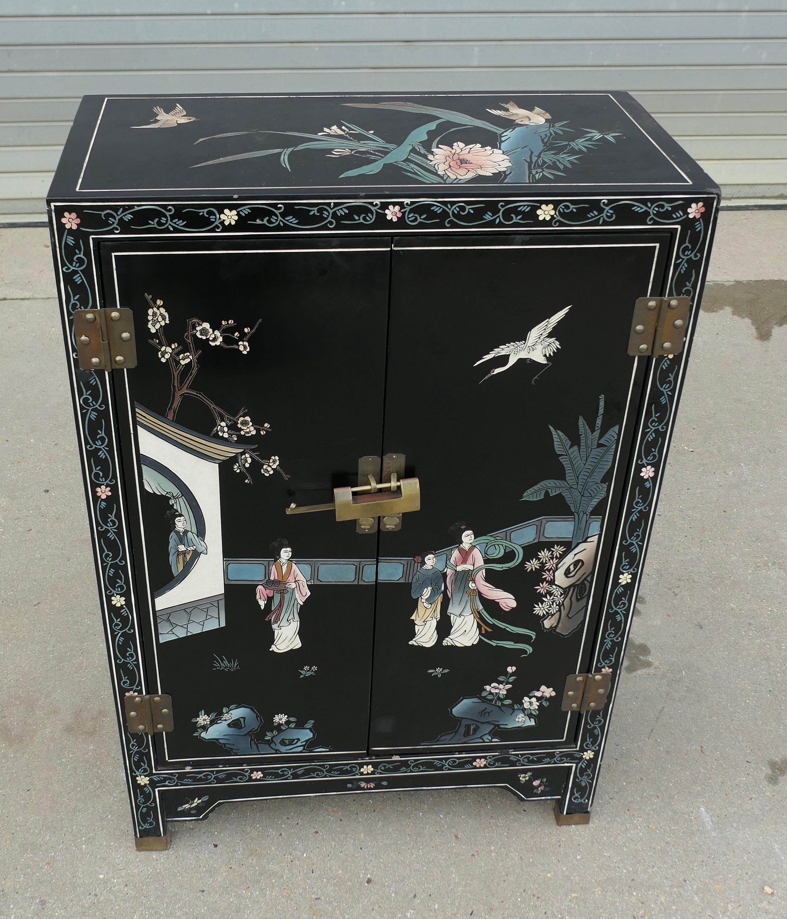Mid-20th Century Pretty Chinoiserie Cupboard Decorated with Birds and Flowers n For Sale