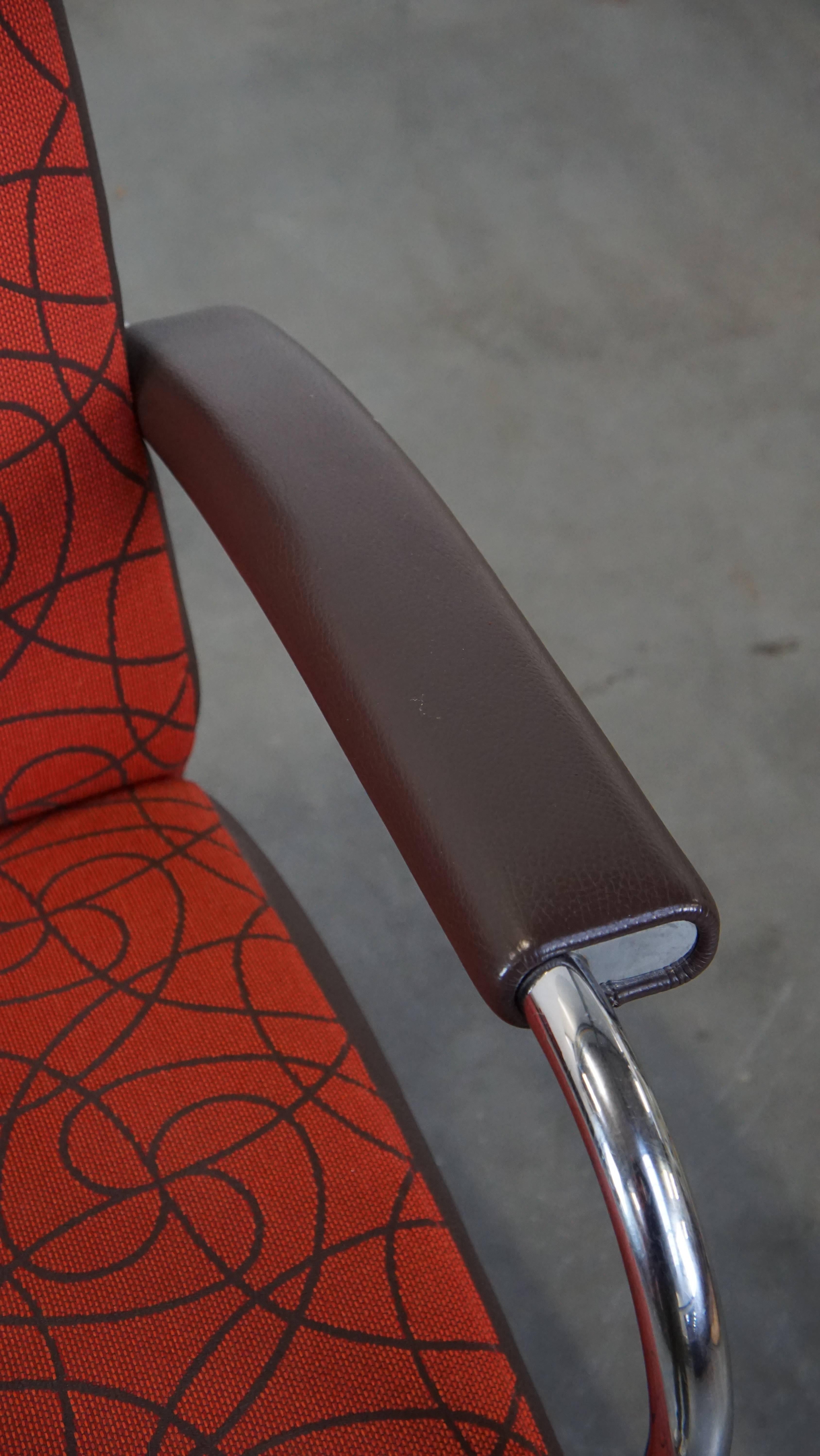 Joli fauteuil de design Leolux modèle Scylla avec coussin de dossier supplémentaire en vente 3