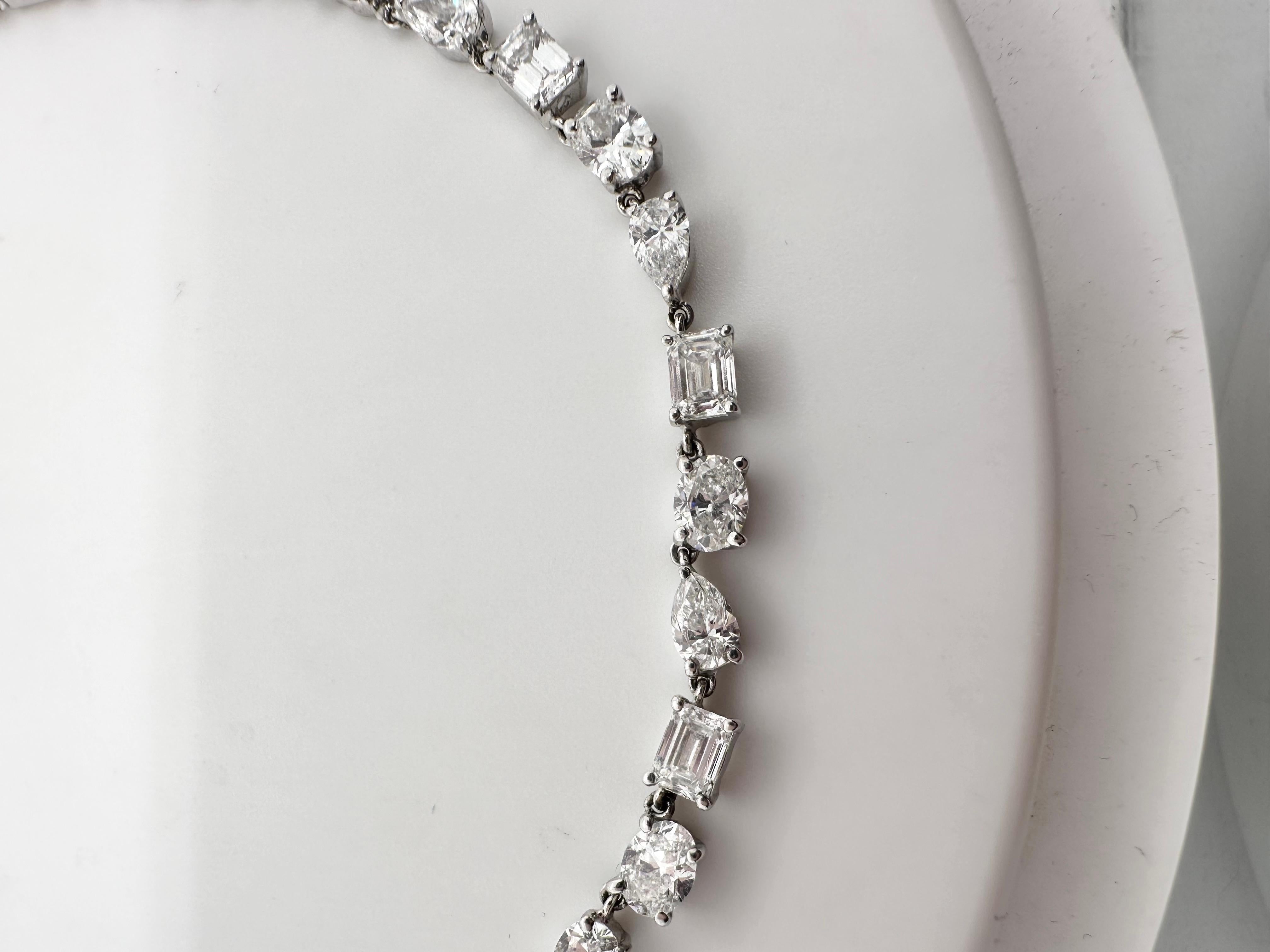 Pretty diamond necklace 13 carats VVS diamonds 18KT white gold fine jewelry In New Condition For Sale In Boca Raton, FL