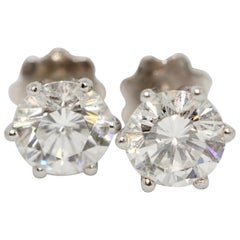 Clous d'oreilles solitaires en or blanc 18 carats et diamants