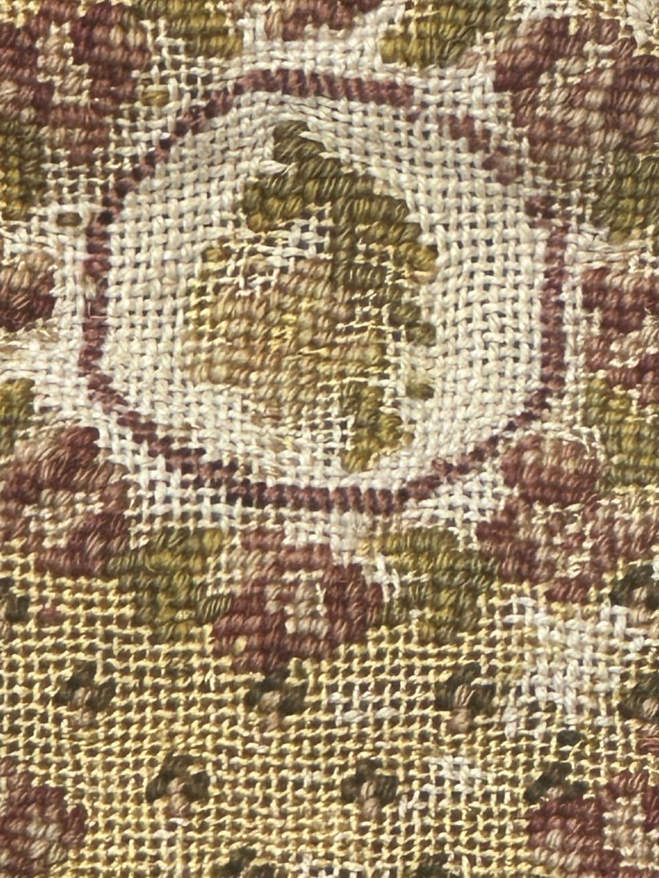 Bonito tapiz antiguo francés de punto de aguja para cubrir una silla en venta 5