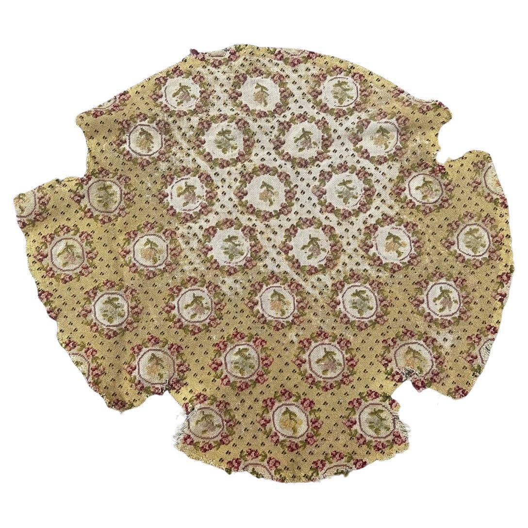 Bonito tapiz antiguo francés de punto de aguja para cubrir una silla en venta