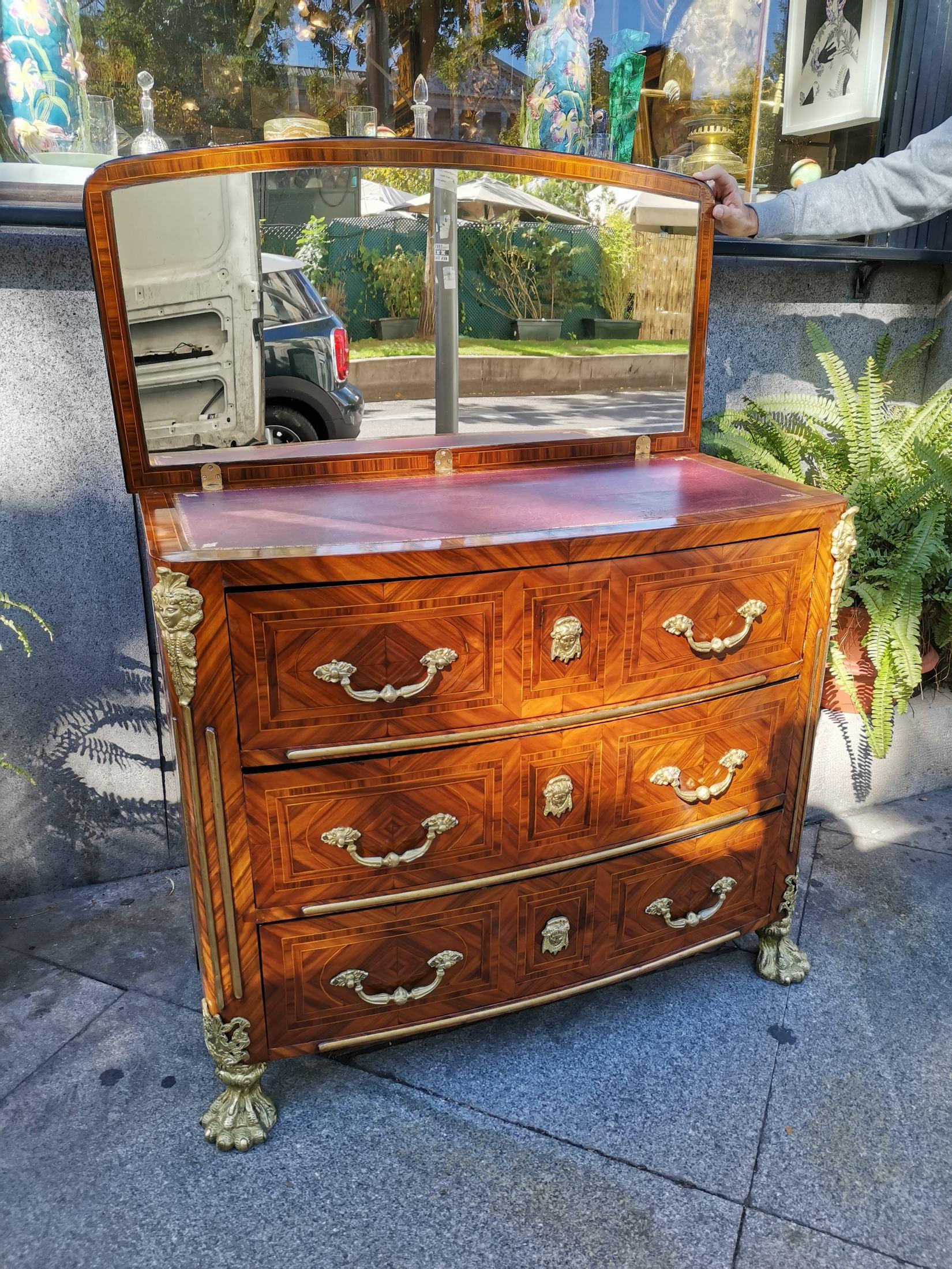 Pretty Dressing French Commode from Late 19th Century For Sale 3