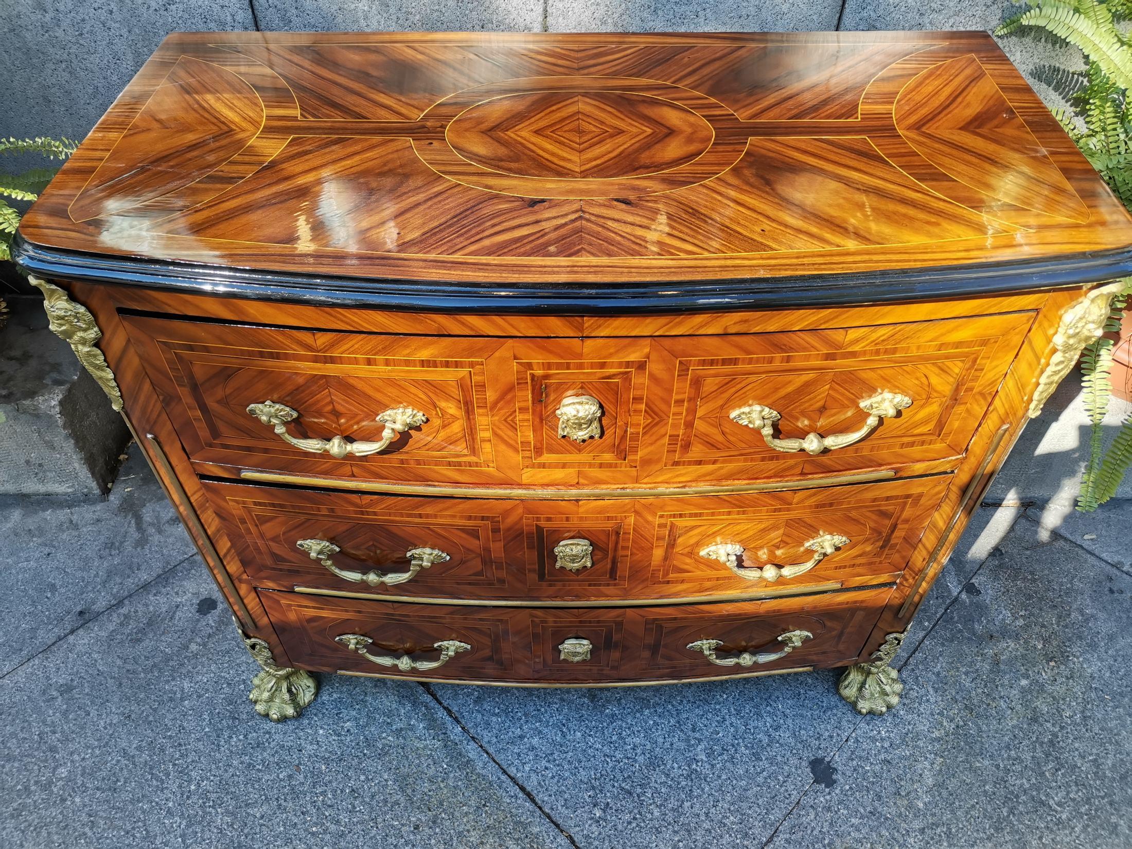 Pretty Dressing French Commode from Late 19th Century For Sale 1