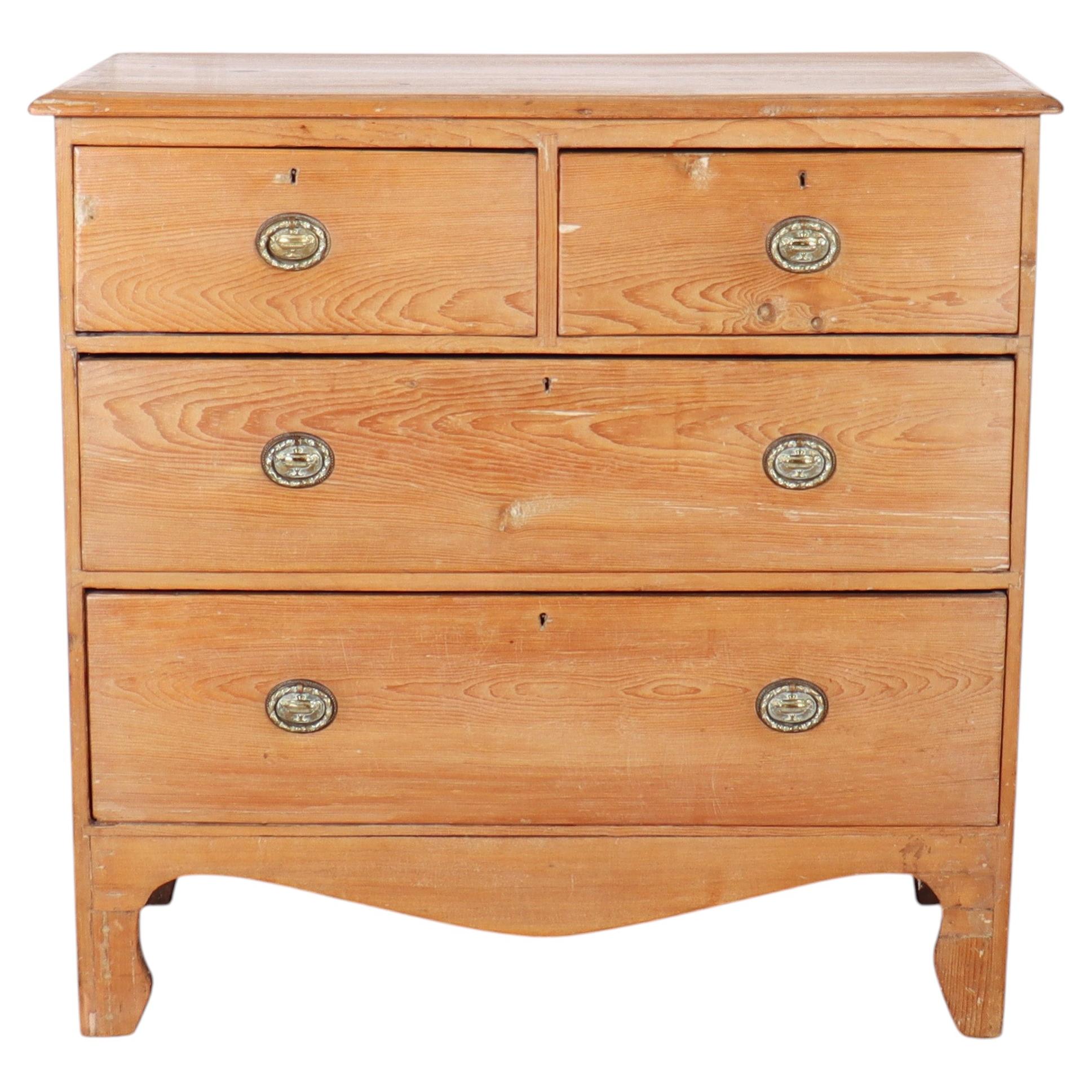 Pretty early 19th C English pine chest of drawers on bracket feet. 1820 For Sale