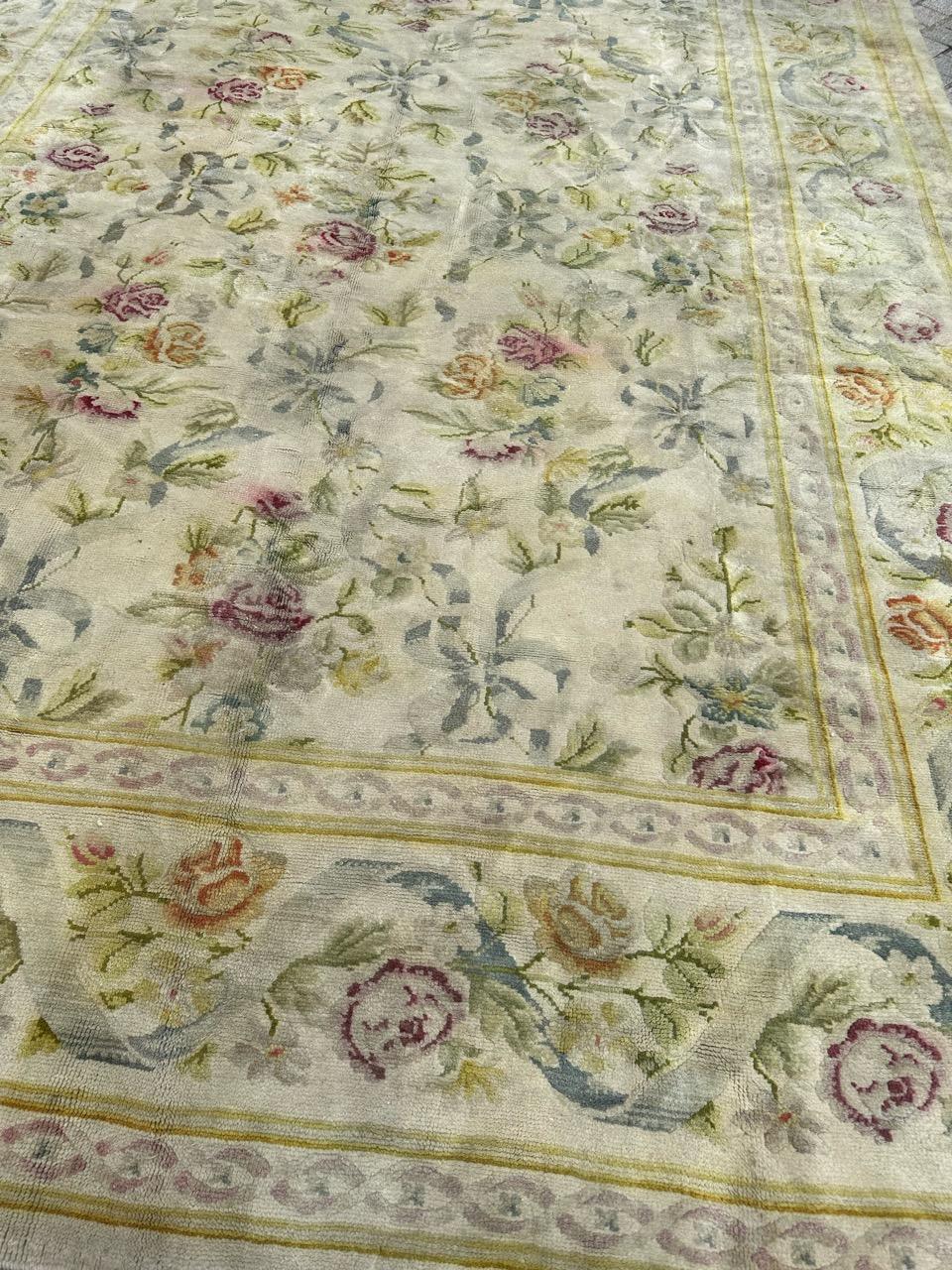 Bobyrug’s Pretty early 20th century large French Aubusson knotted rug  In Good Condition For Sale In Saint Ouen, FR