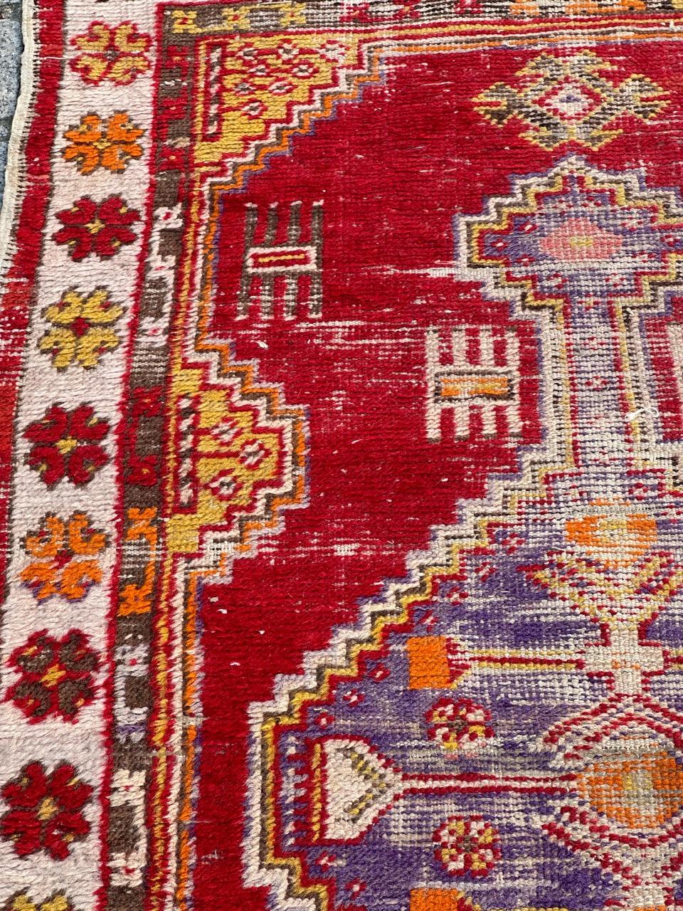 Bobyrug’s Pretty early 20th century Turkish rug  In Fair Condition For Sale In Saint Ouen, FR